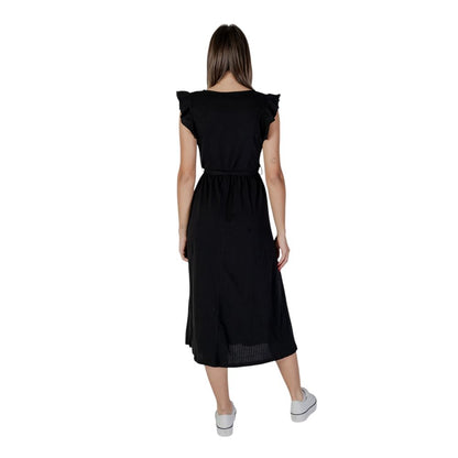 B.Young Black Cotton Dress